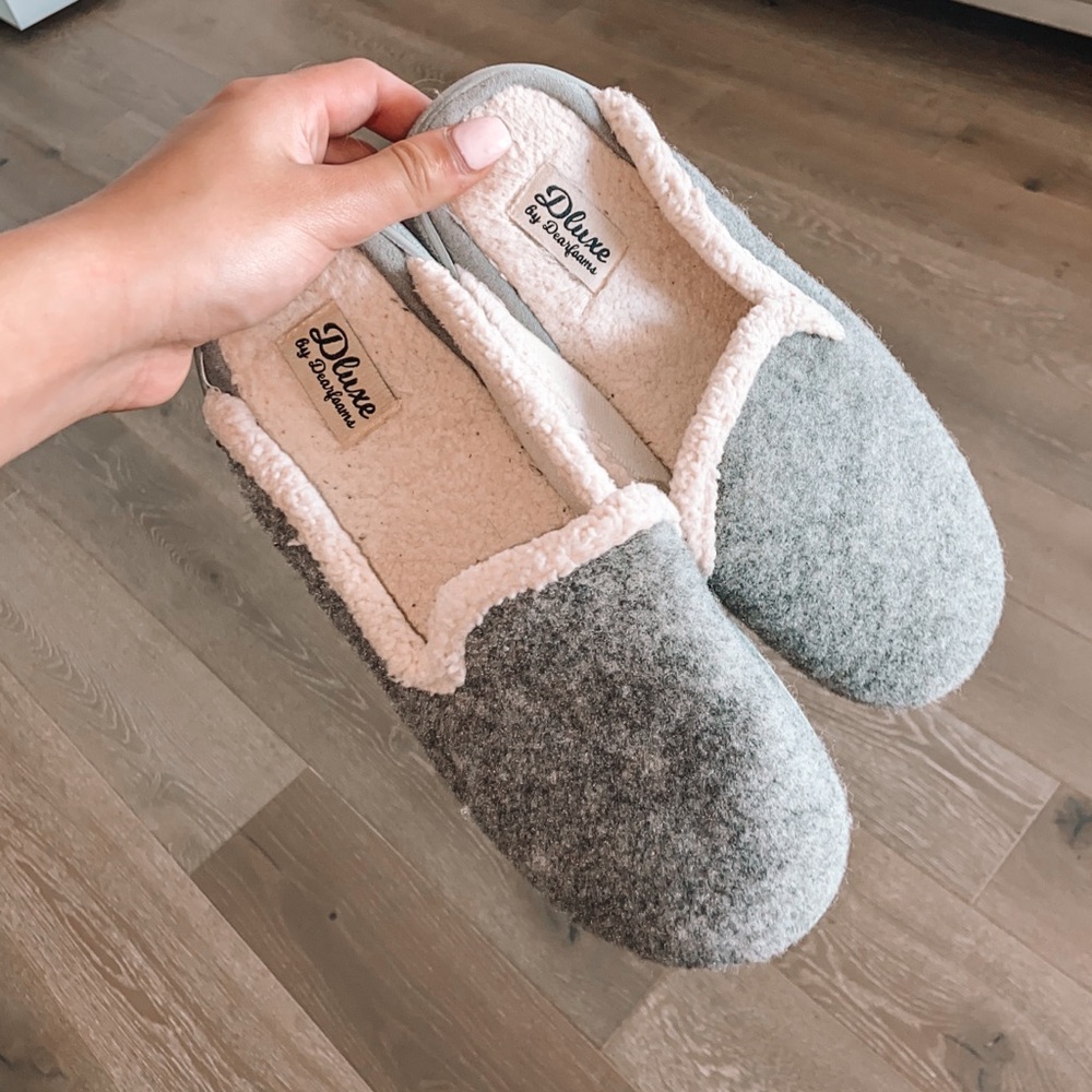 Fuzzy dearform slippers